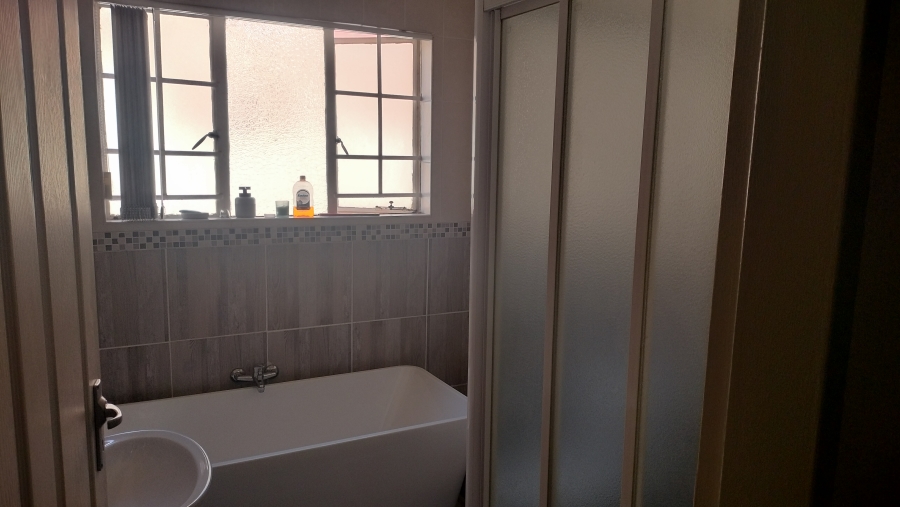To Let 3 Bedroom Property for Rent in Waterval East North West